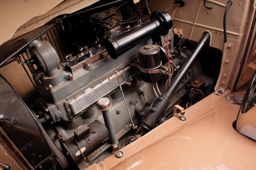  Chrysler Imperial Close-Coupled Sedan 1931 года  (фото 19 из 20)